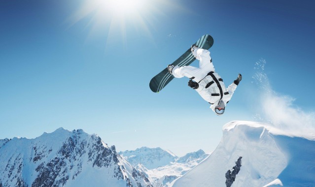 排列五赛事集团|南湾湖人险胜圣克鲁兹勇士 蒂耶罗全能防守锁定胜局